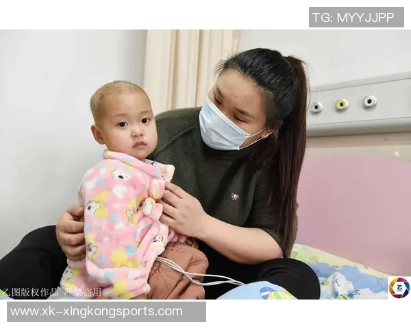 格纳布里与基米希探访医院肿瘤病房温暖关怀患病儿童 格纳布里与基米希探访医院肿瘤病房温暖关怀患病儿童