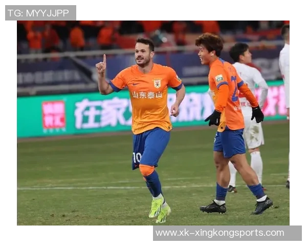 卡扎伊什维利与家人共享休闲时光照片曝光续约泰山仍在悬而未决中